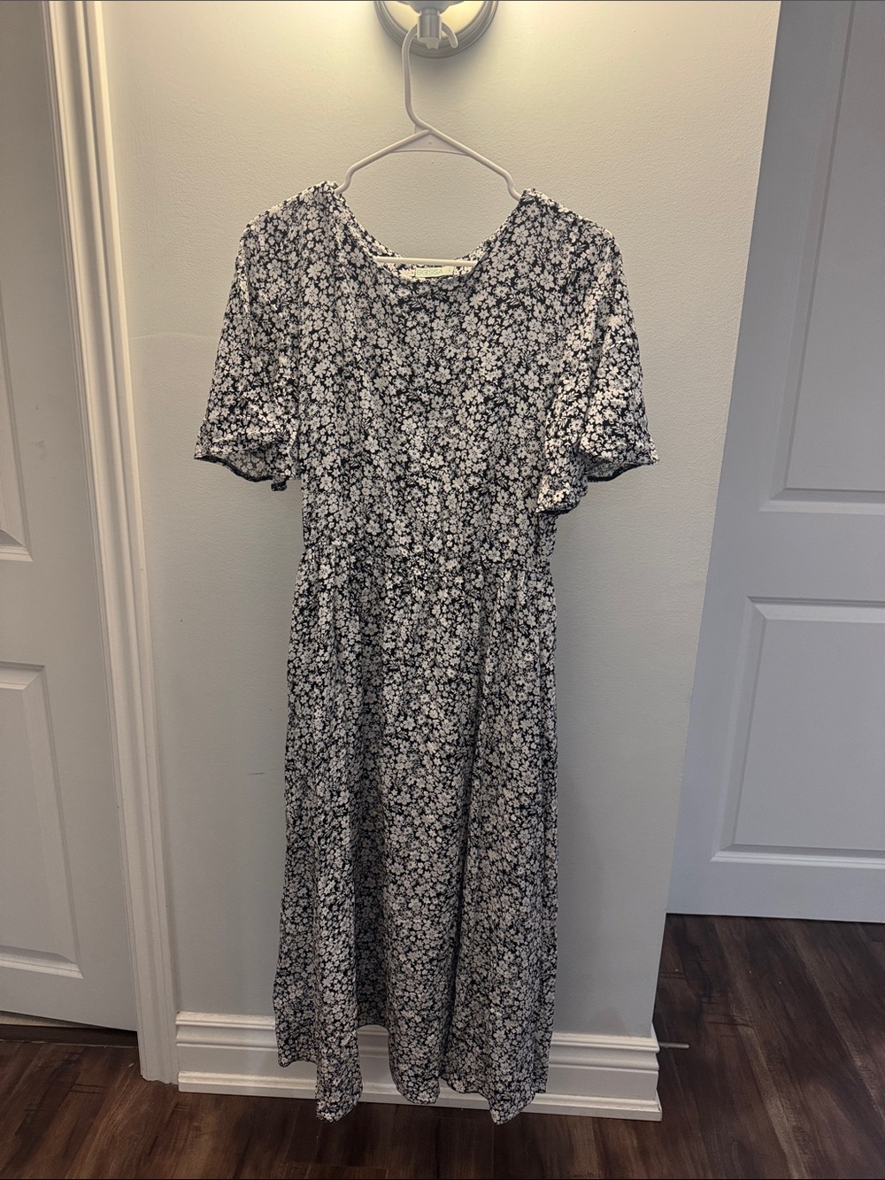 Black & White Stretchy Floral Midi Dress - Casual Women's Dress